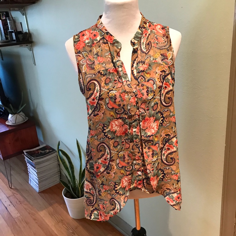 Patterned Top w/ button front, flowy layers
